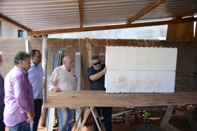 Imagem da notícia 'Vamos construir uma casa para avaliação' diz prefeito de Figueirão, ao conhecer tecnologia canadense